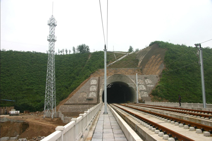 �L��������ͨӍ�O�伯�F���޹�˾�н������͌�GSM-R30���Ĺ�ͨ������DK306+698��